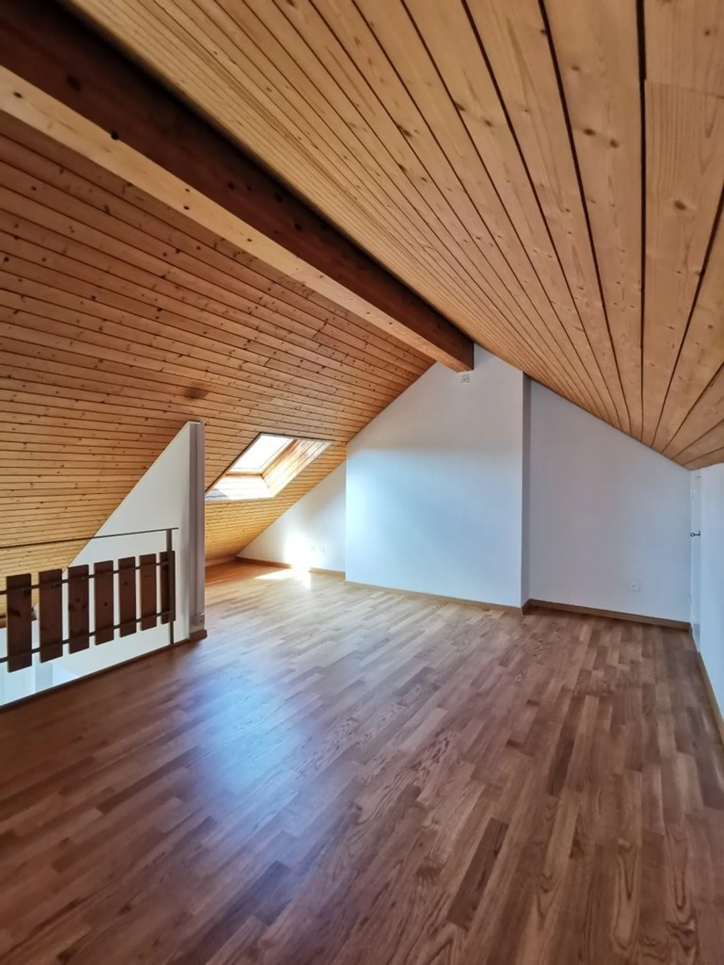 Living experience on two floors - Photo 5 of 9