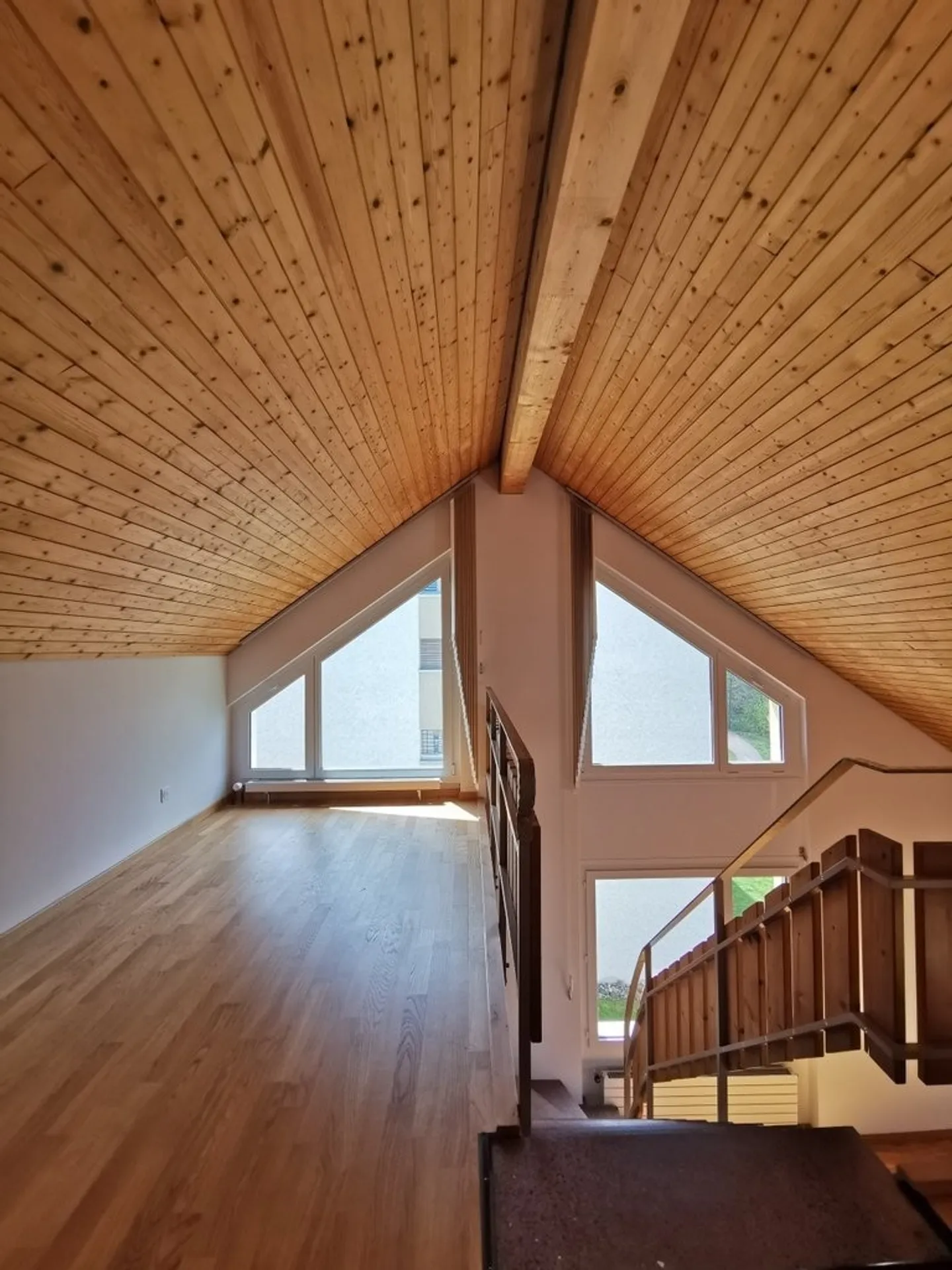 Living experience on two floors - Photo 6 of 9