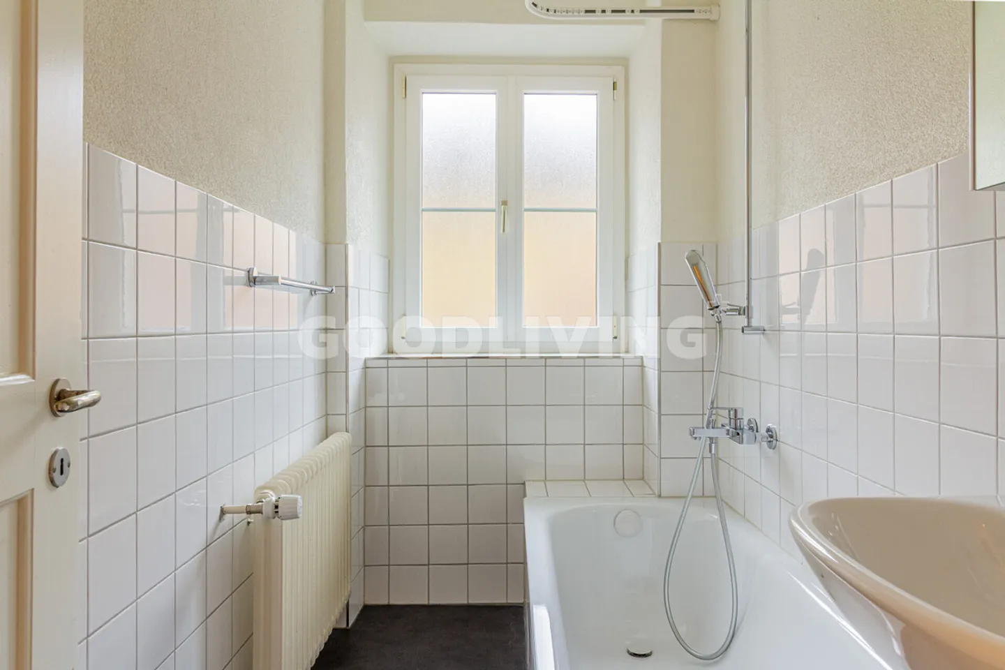 Vielseitiges Mehrfamilienhaus - Foto 3 von 7