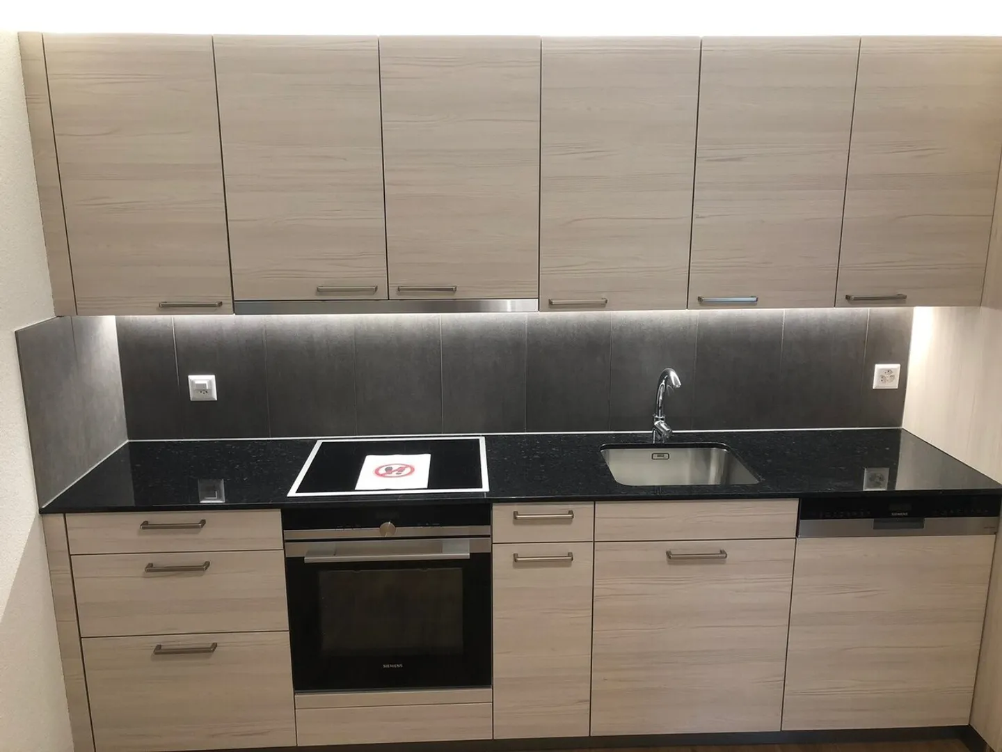 «Helle, gepflegte Zimmer in ruhiger Liegenschaft» - Foto 1 von 4