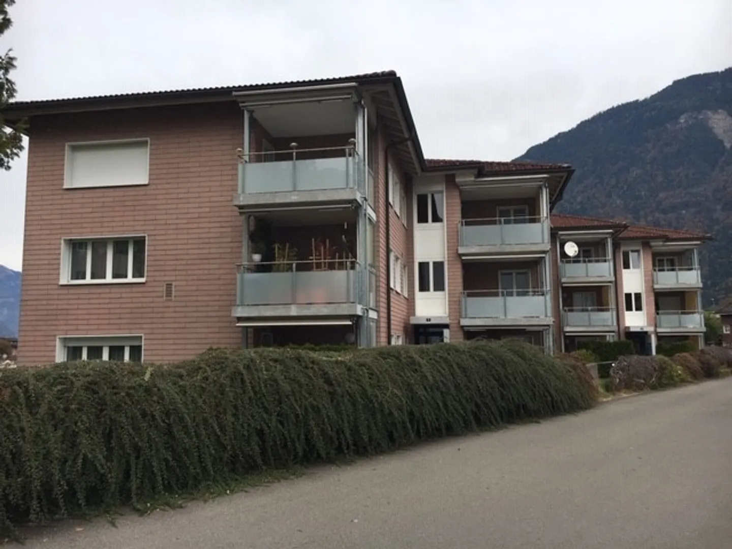 Beautiful 3 1/2 room apartment with garden seating area, 200 m from the train station - Photo 1 of 9