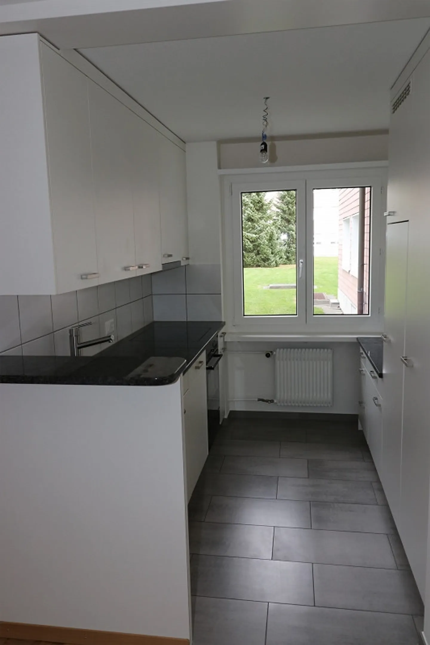 Beautiful 3 1/2 room apartment with garden seating area, 200 m from the train station - Photo 4 of 9