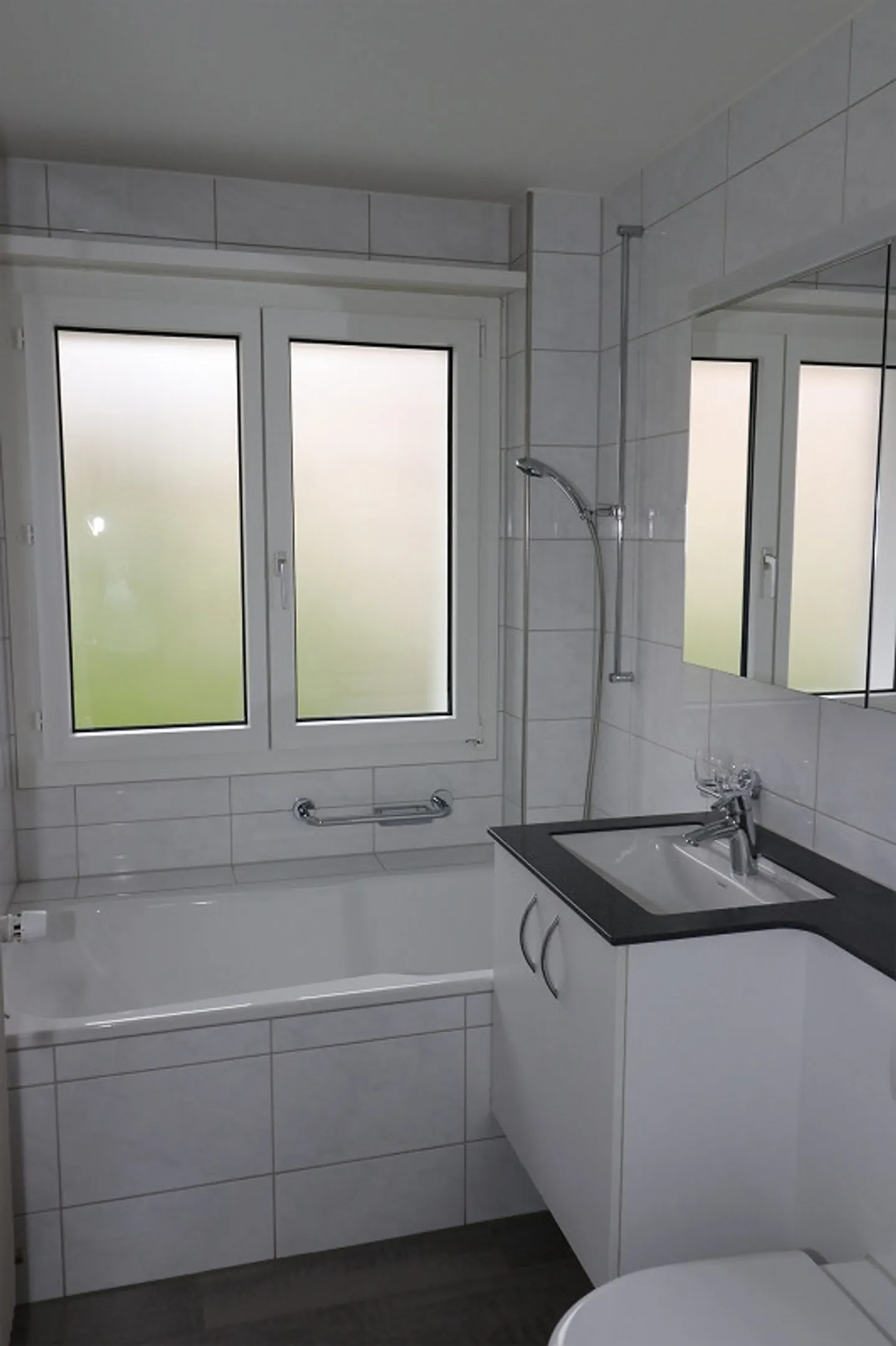 Beautiful 3 1/2 room apartment with garden seating area, 200 m from the train station - Photo 5 of 9