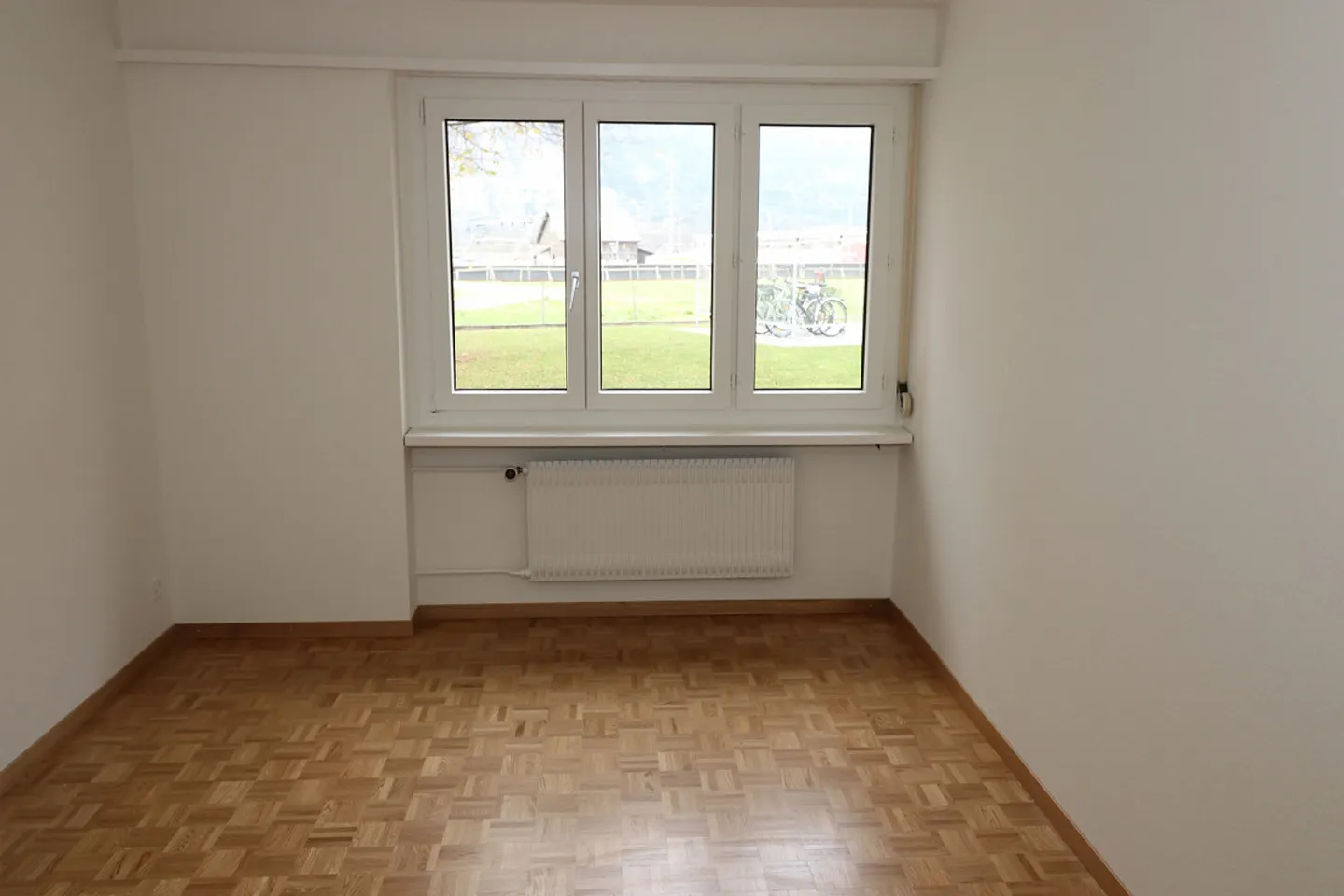 Beautiful 3 1/2 room apartment with garden seating area, 200 m from the train station - Photo 6 of 9