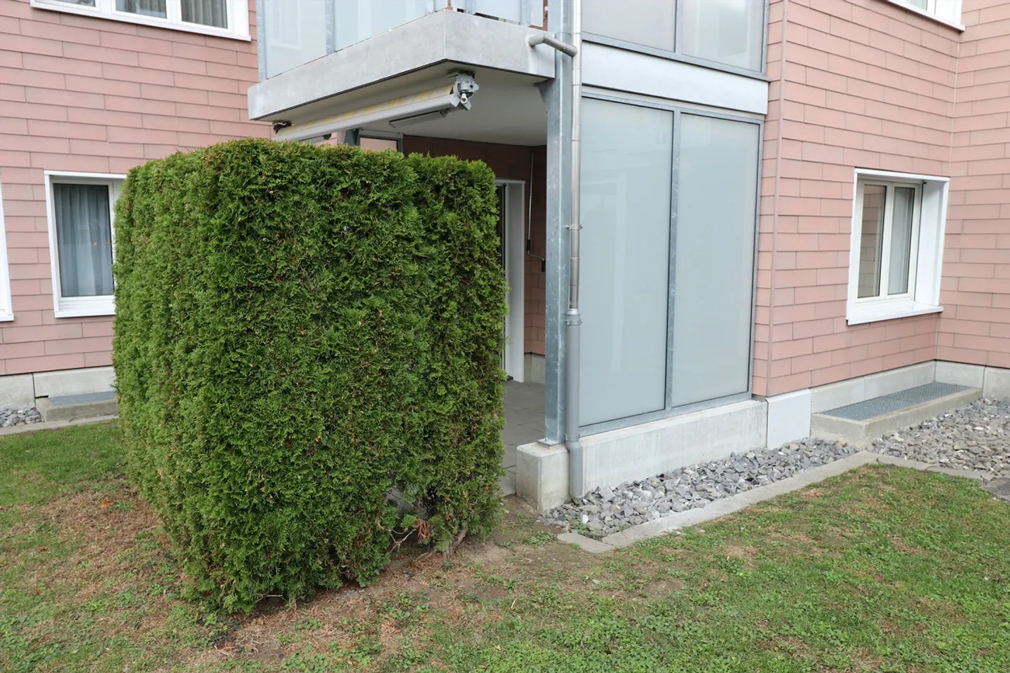 Beautiful 3 1/2 room apartment with garden seating area, 200 m from the train station - Photo 8 of 9