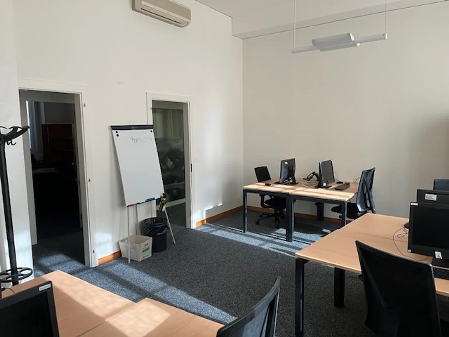 Office space for rent - Photo 7 of 11