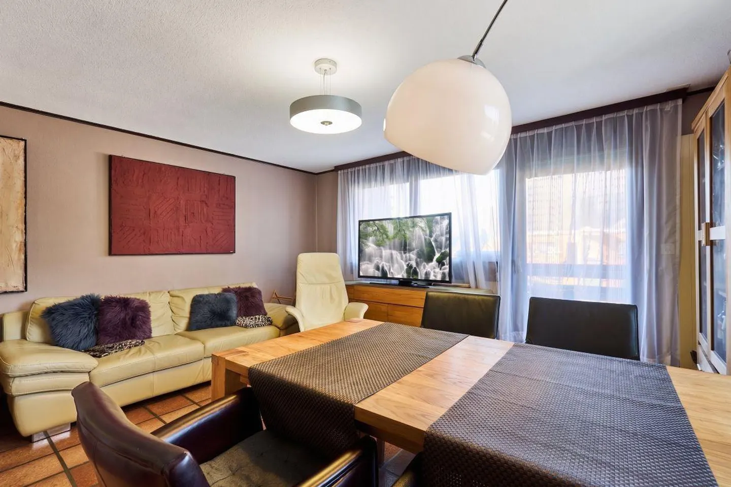 ARBEDO - CHARMIERENDES 2.5 ZIMMER WOHNUNG MIT DACHGESCHOSS IN ARBEDO - Foto 3 von 13
