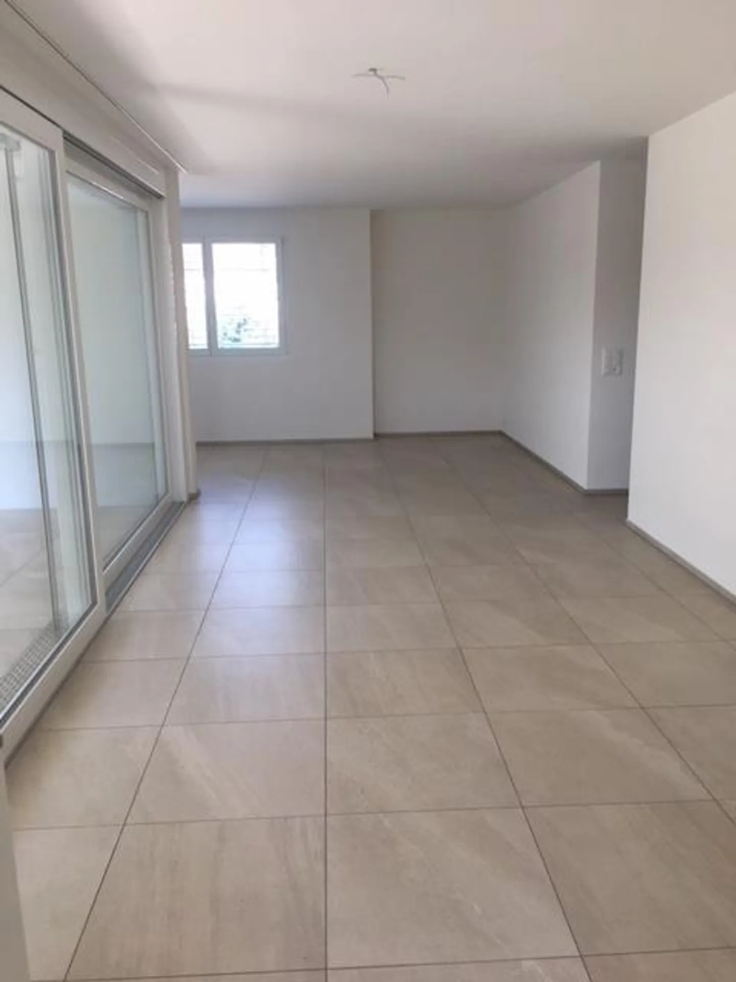 appartement de ville lumineux de 3,5 pièces - Photo 3 sur 13