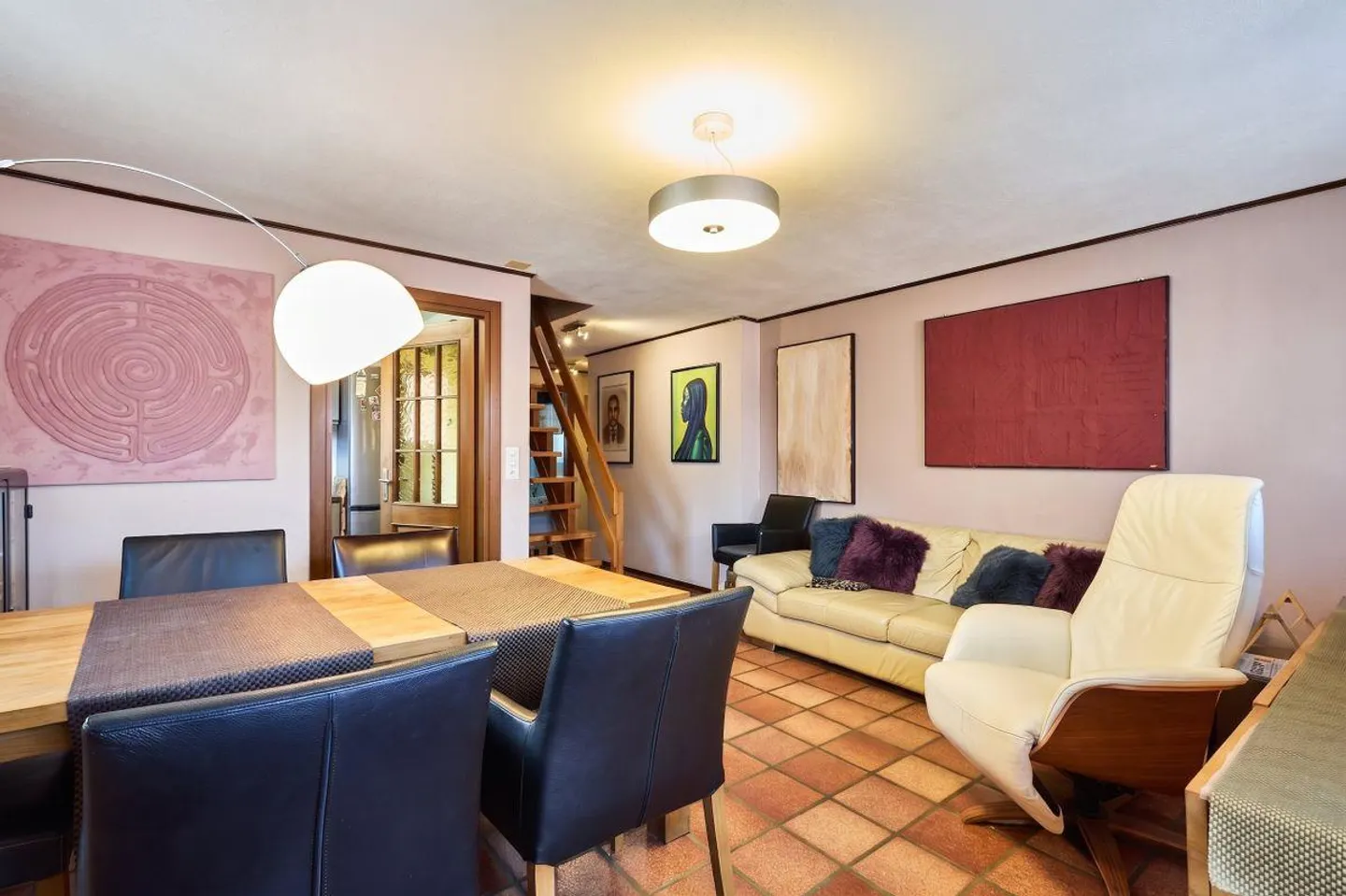 ARBEDO - CHARMIERENDES 2.5 ZIMMER WOHNUNG MIT DACHGESCHOSS IN ARBEDO - Foto 5 von 13