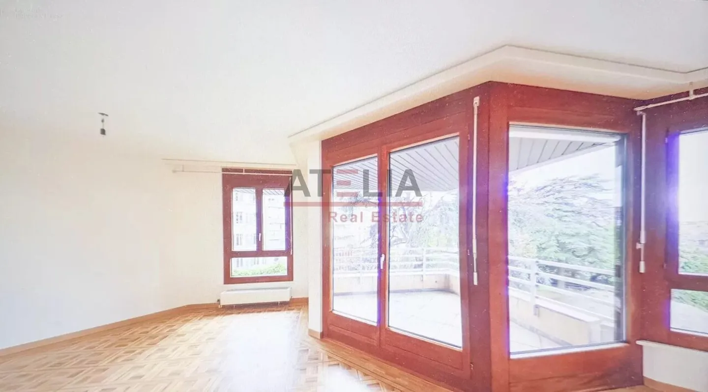 5-room apartment with balcony - Photo 2 of 2