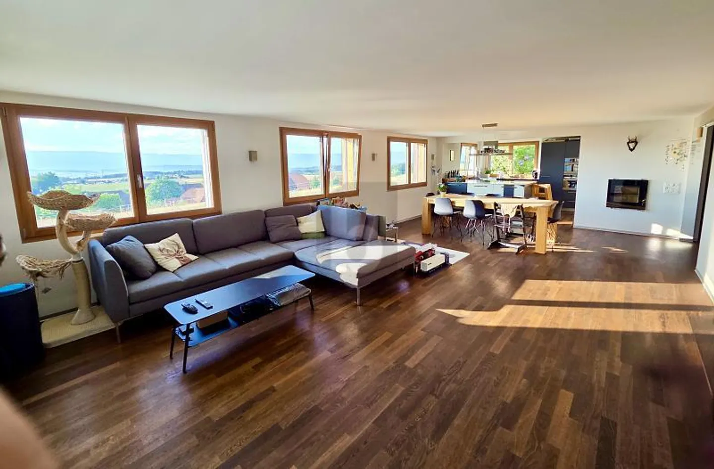 SPACIOUS WITH IN-LAW APARTMENT - Photo 2 of 6