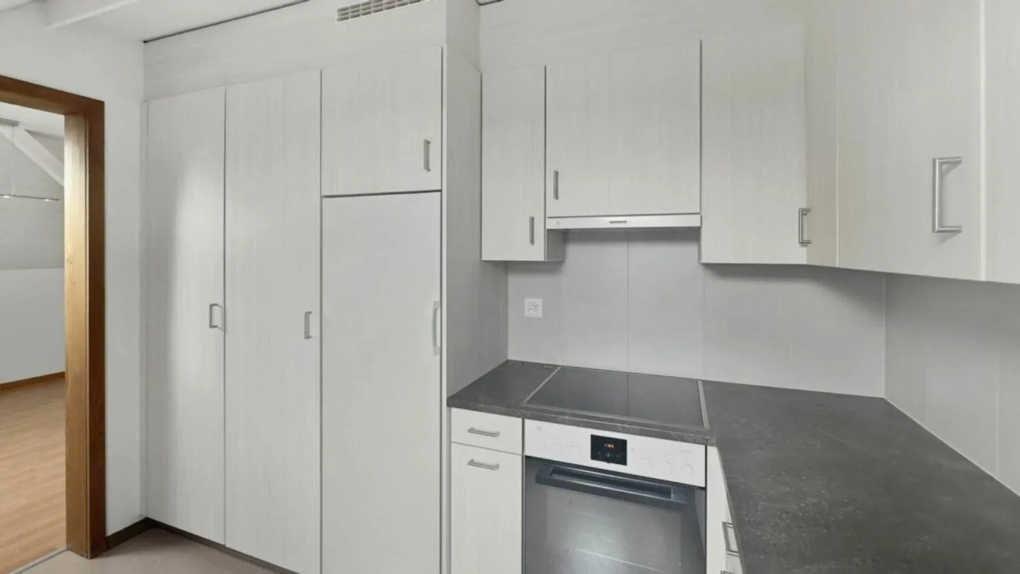 Charming 2.5-room attic apartment in a central location in Schwarzenbach for rent - Photo 6 of 10