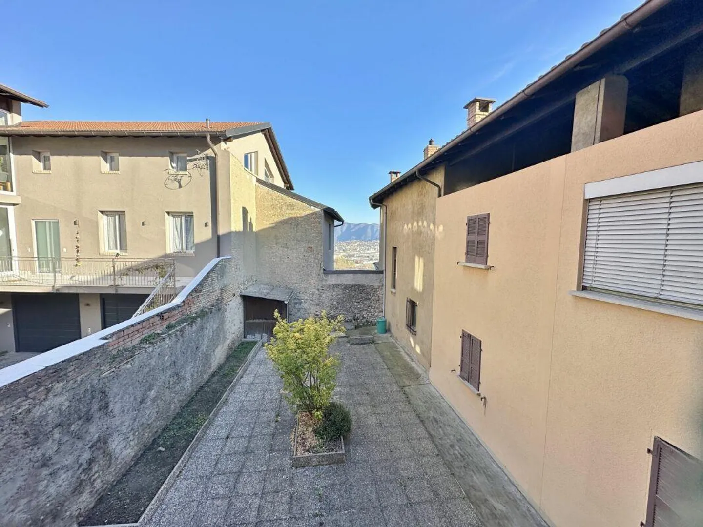 Complexe de noyau intéressant, deux unités résidentielles, rustique et cour privée - Photo 2 sur 13