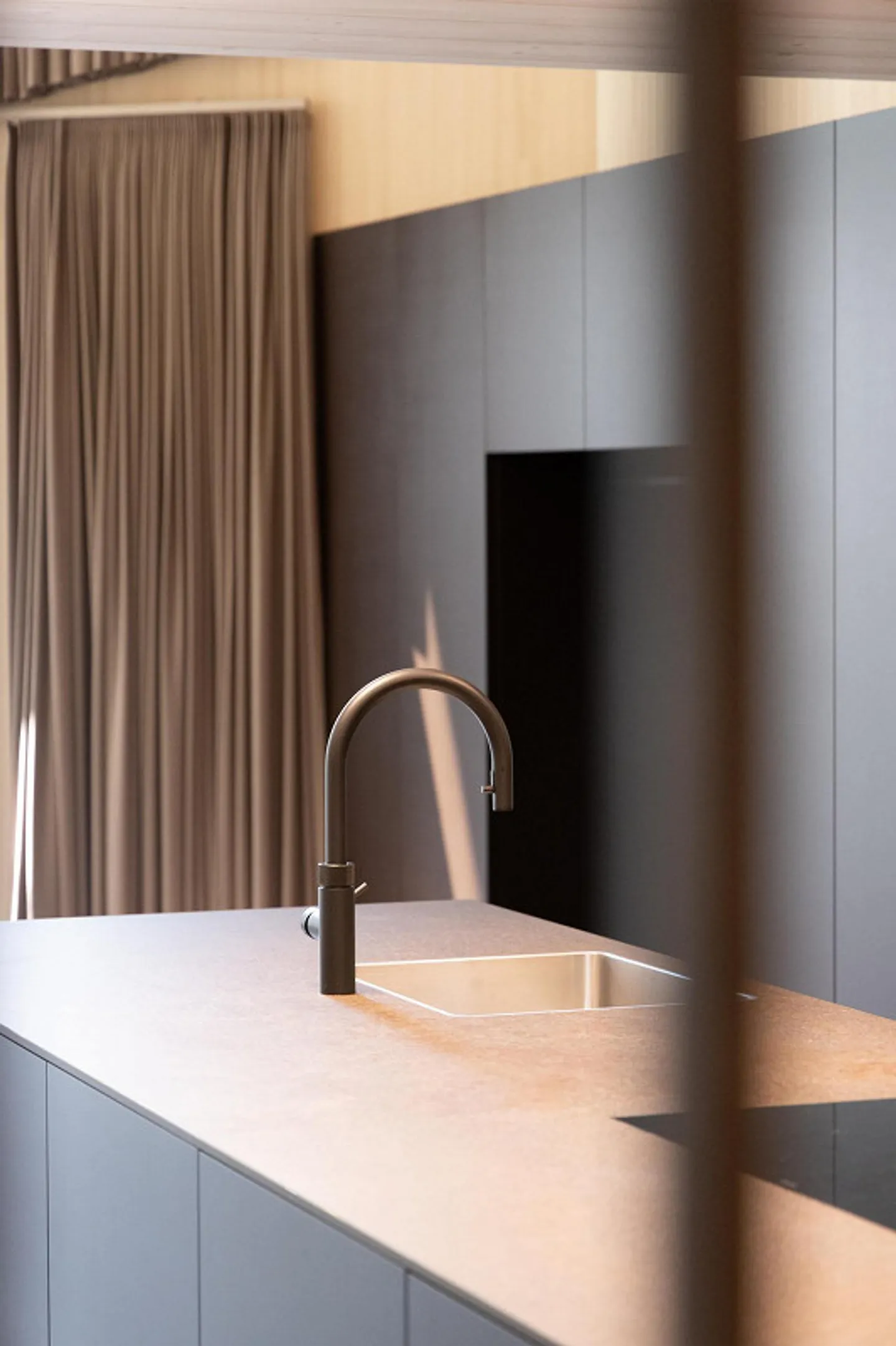 Loft-style studio apartment for rent on the lakeside promenade in Brunnen, SZ - Photo 4 of 13