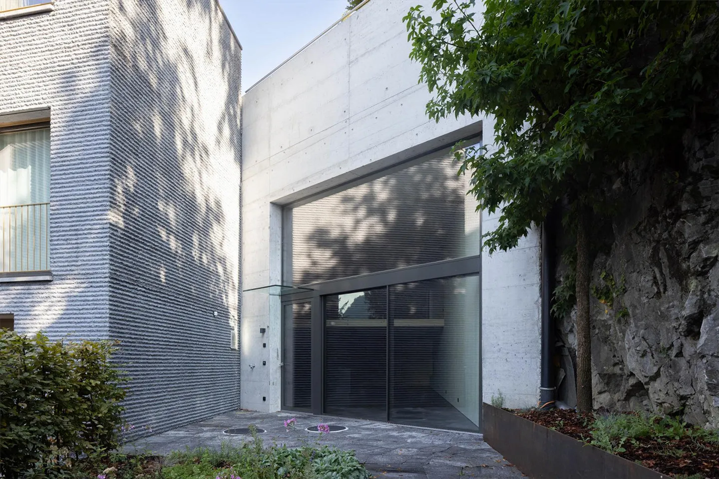 Loft-style studio apartment for rent on the lakeside promenade in Brunnen, SZ - Photo 2 of 13