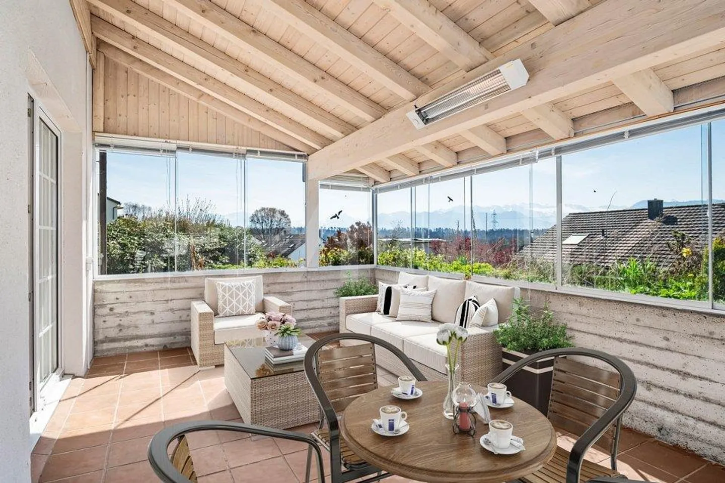 Opportunity! 6.5-room single-family house with a lot of potential for sale in Rüti ZH! - Photo 4 of 13