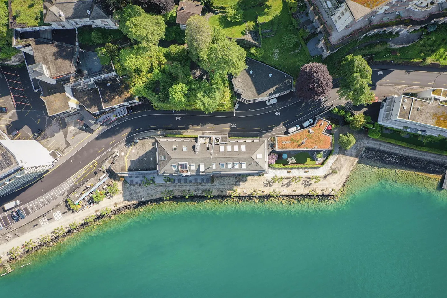 Loft-style studio apartment for rent on the lakeside promenade in Brunnen, SZ - Photo 12 of 13