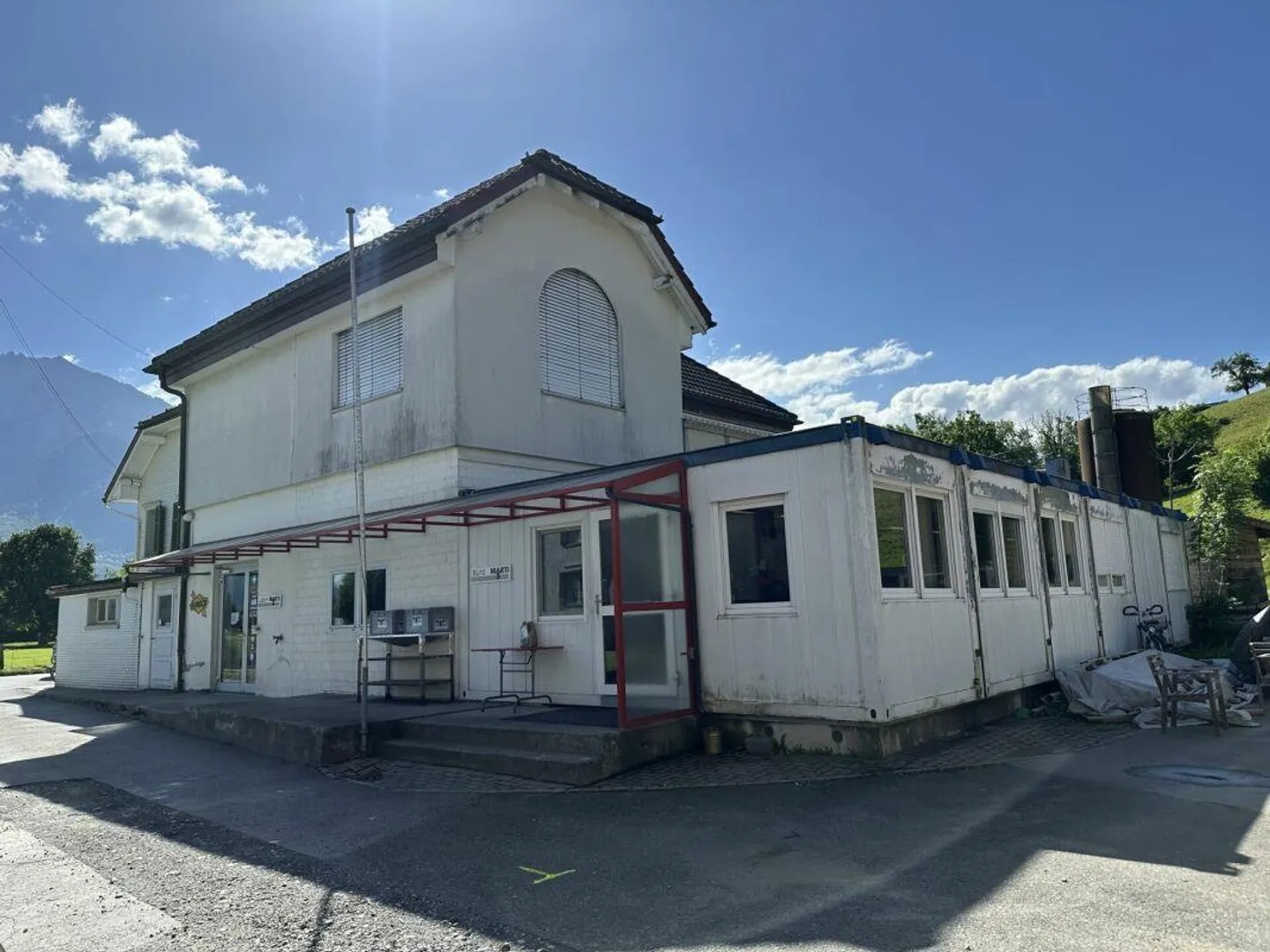 Wohn- und Geschäftshaus - Ideal für Gwerbler und Grossfamilien - Foto 2 von 11