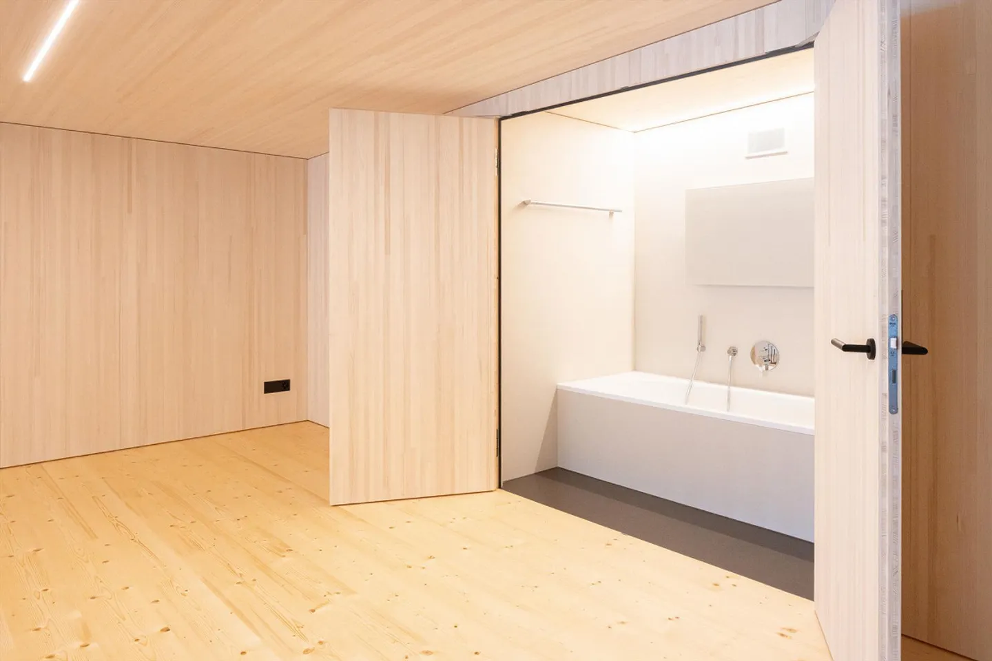 Loft-style studio apartment for rent on the lakeside promenade in Brunnen, SZ - Photo 9 of 13