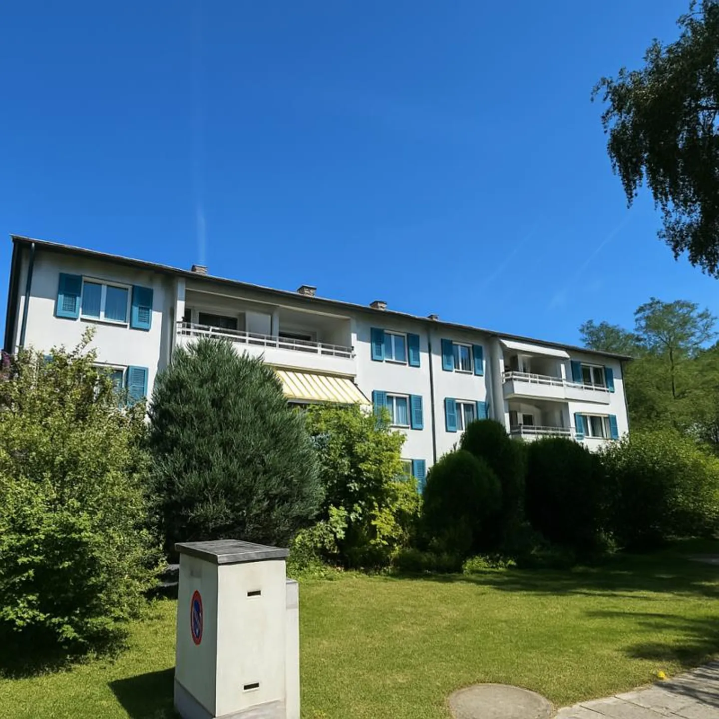 Charmante appartement 3 pièces avec place de parking près du parc St. Jakob - Photo 1 sur 11