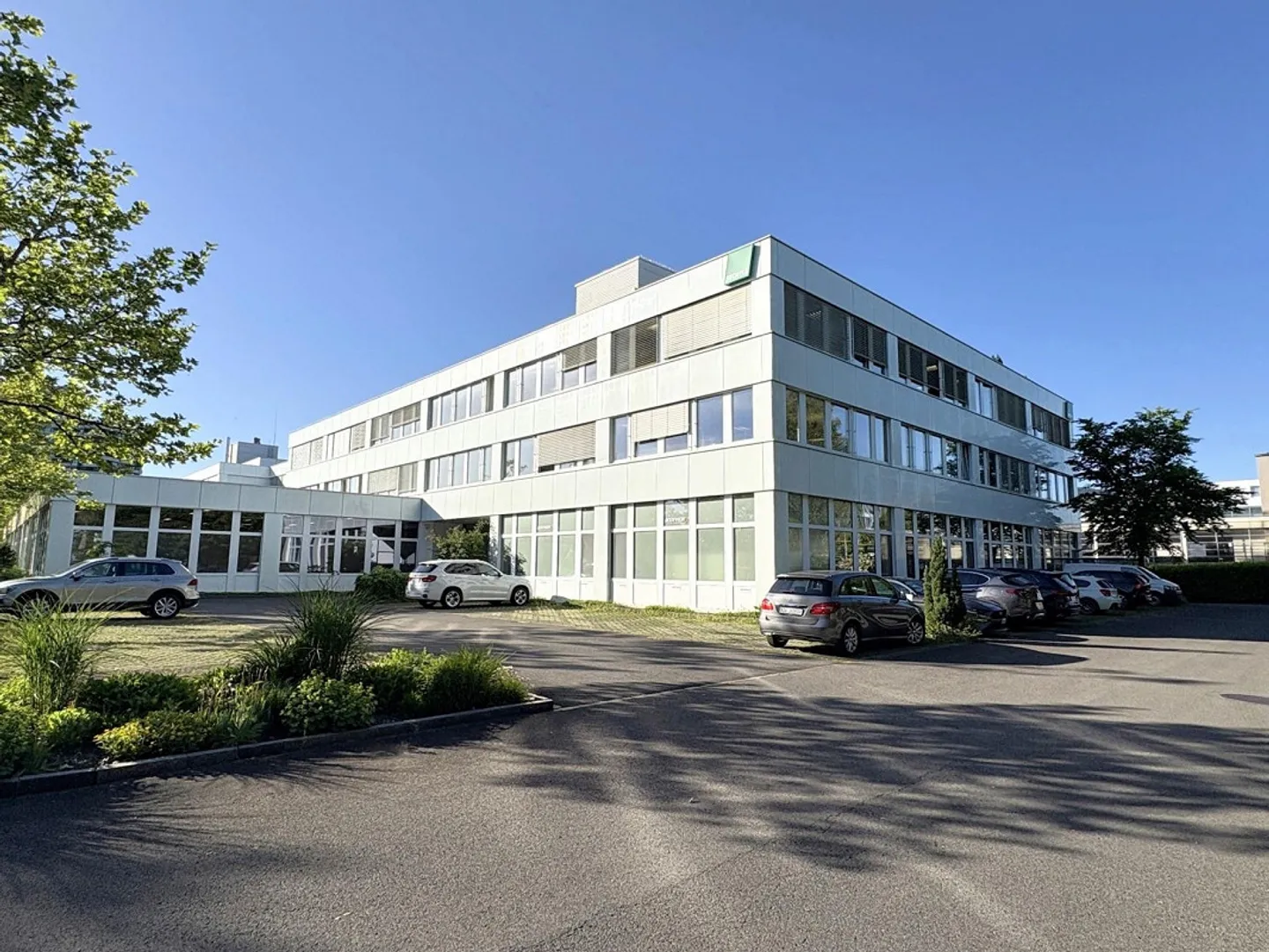 Vielseitige Gewerbefläche in Rotkreuz - Foto 1 von 6