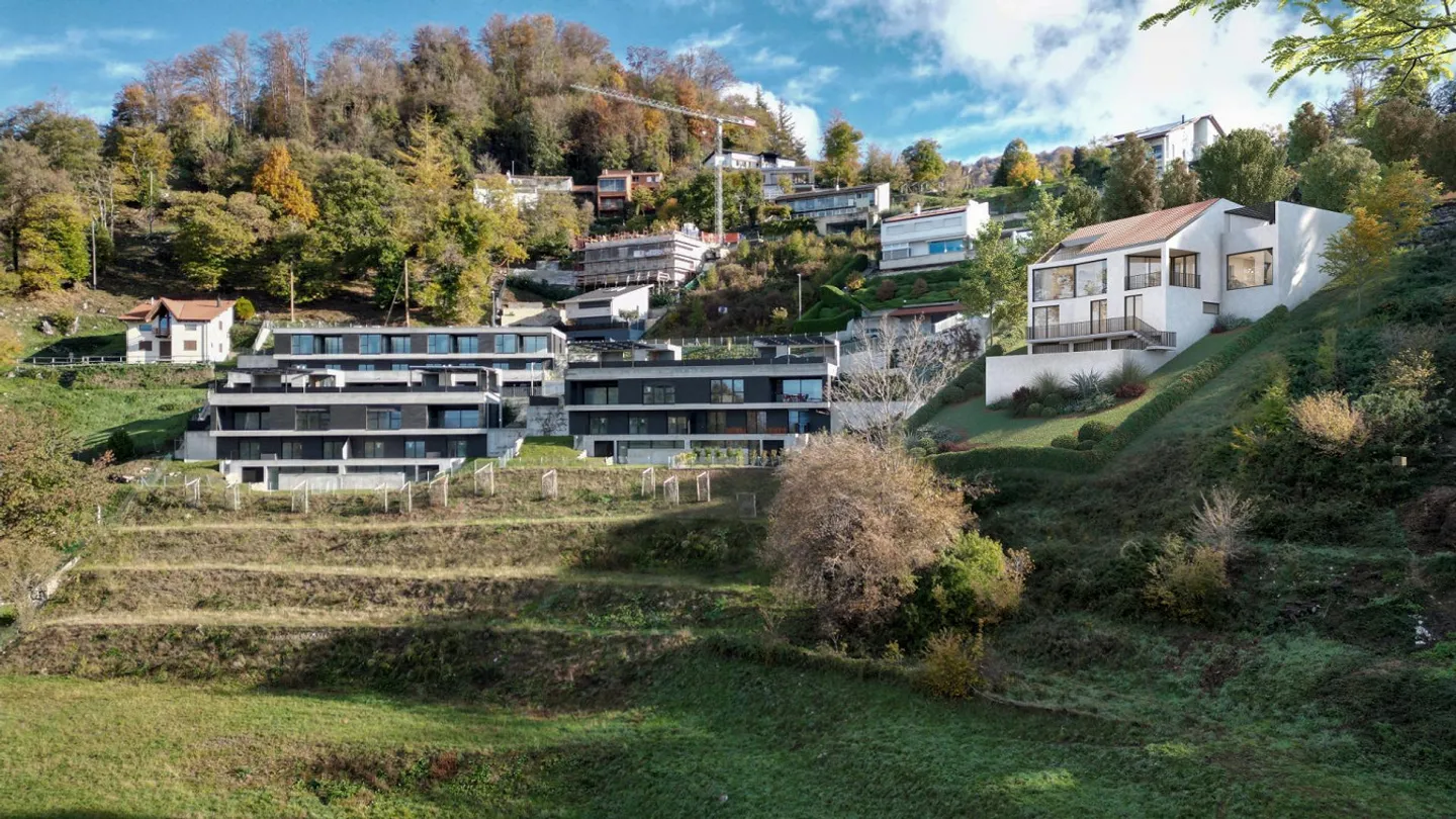 Terrain constructible de 762 m2 dans un emplacement ensoleillé et calme avec belle vue - Photo 2 sur 7
