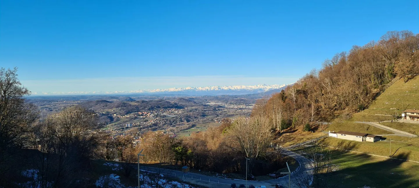 Terrain constructible de 762 m2 dans un emplacement ensoleillé et calme avec belle vue - Photo 3 sur 7