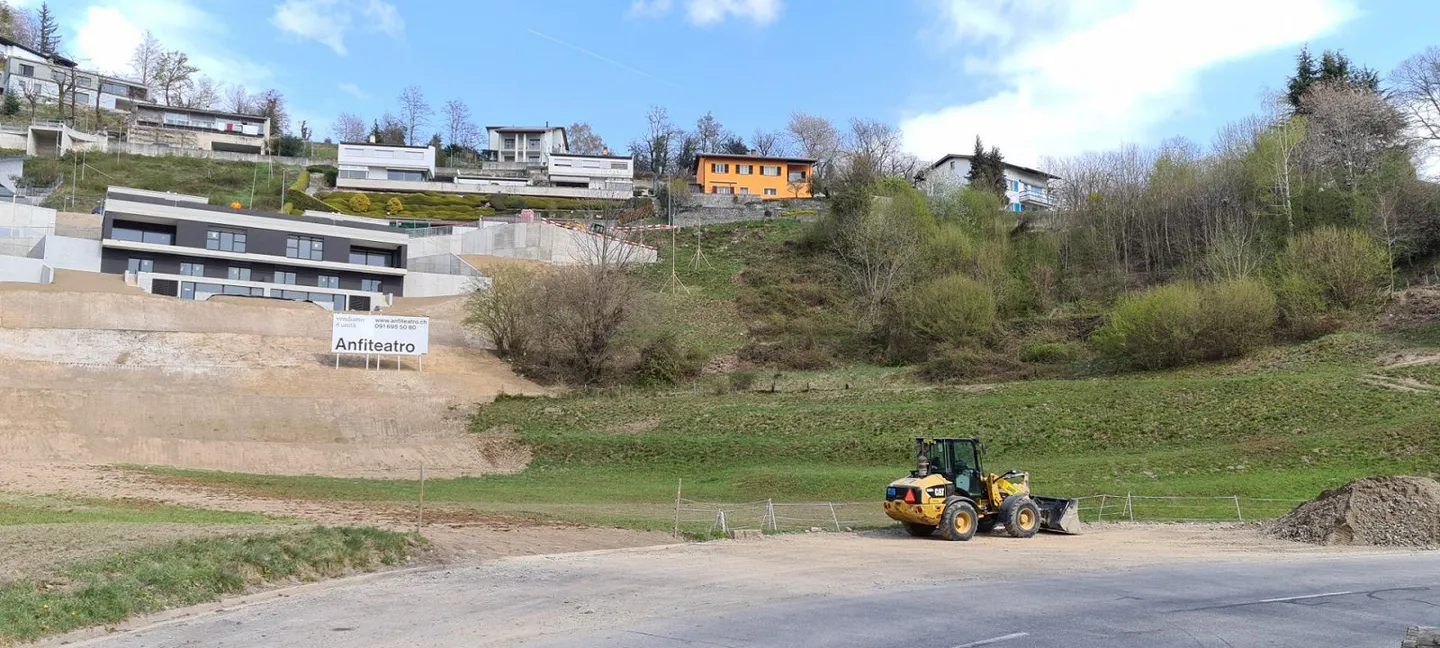 Terrain constructible de 762 m2 dans un emplacement ensoleillé et calme avec belle vue - Photo 4 sur 7