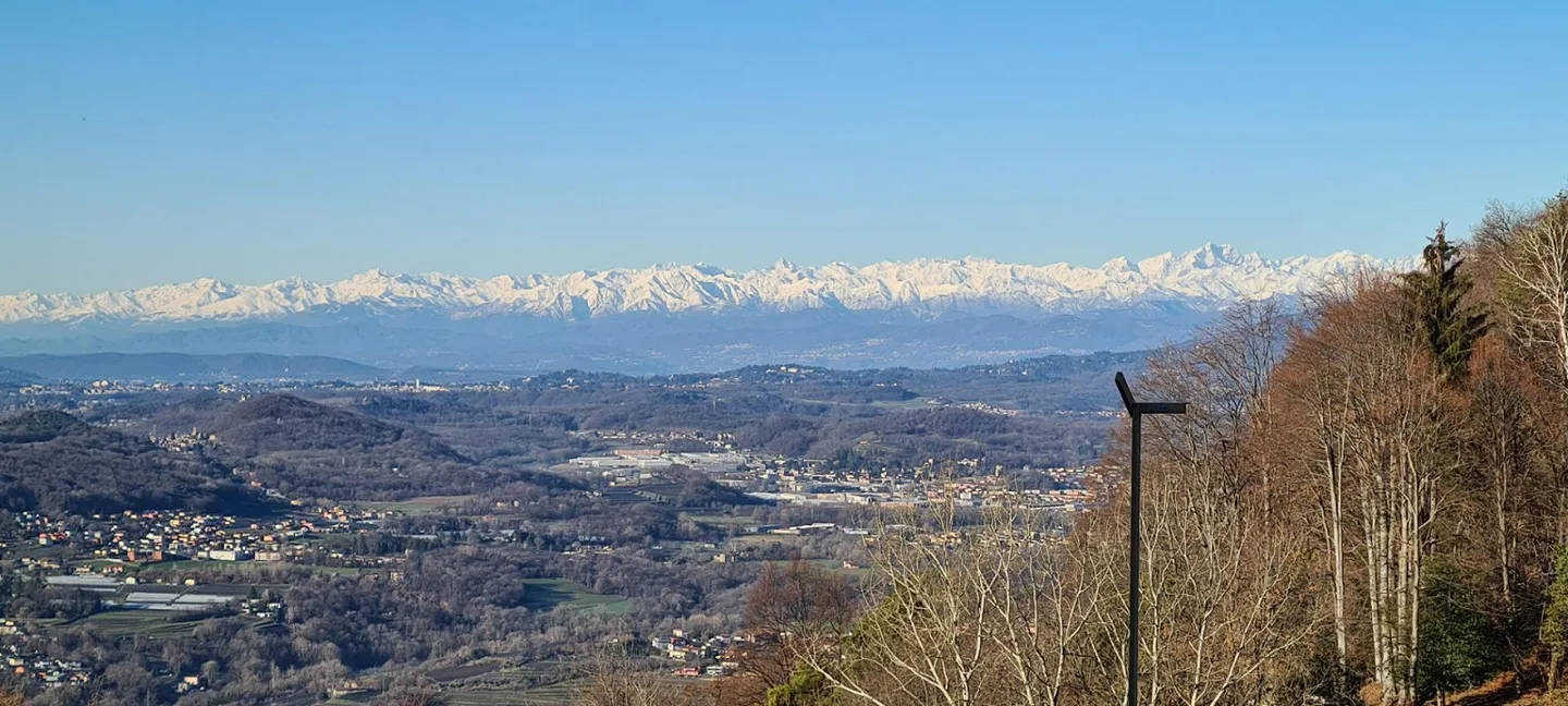 Terrain constructible de 762 m2 dans un emplacement ensoleillé et calme avec belle vue - Photo 5 sur 7