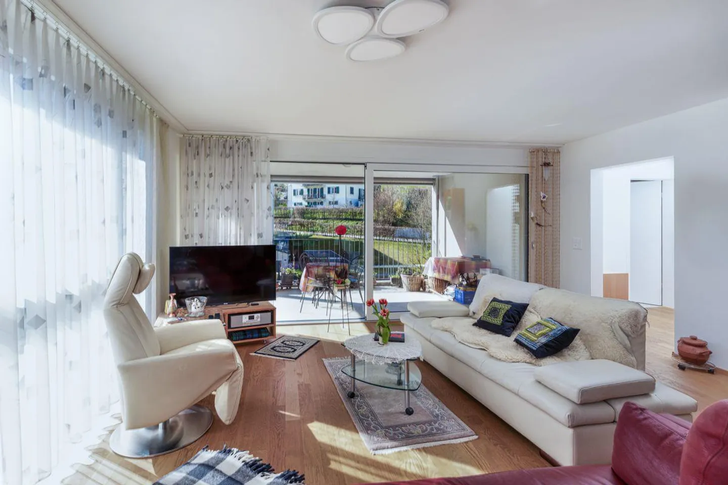 Sunny Home for the Whole Family - Photo 2 of 9