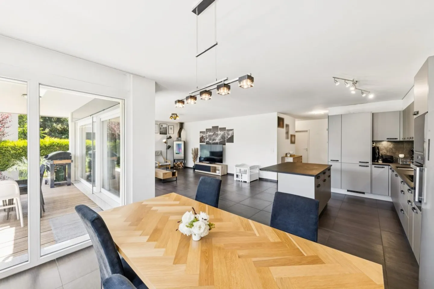 Magnifico appartamento di 4,5 locali con terrazza e giardino in vendita a Rossens - Foto 4 di 11