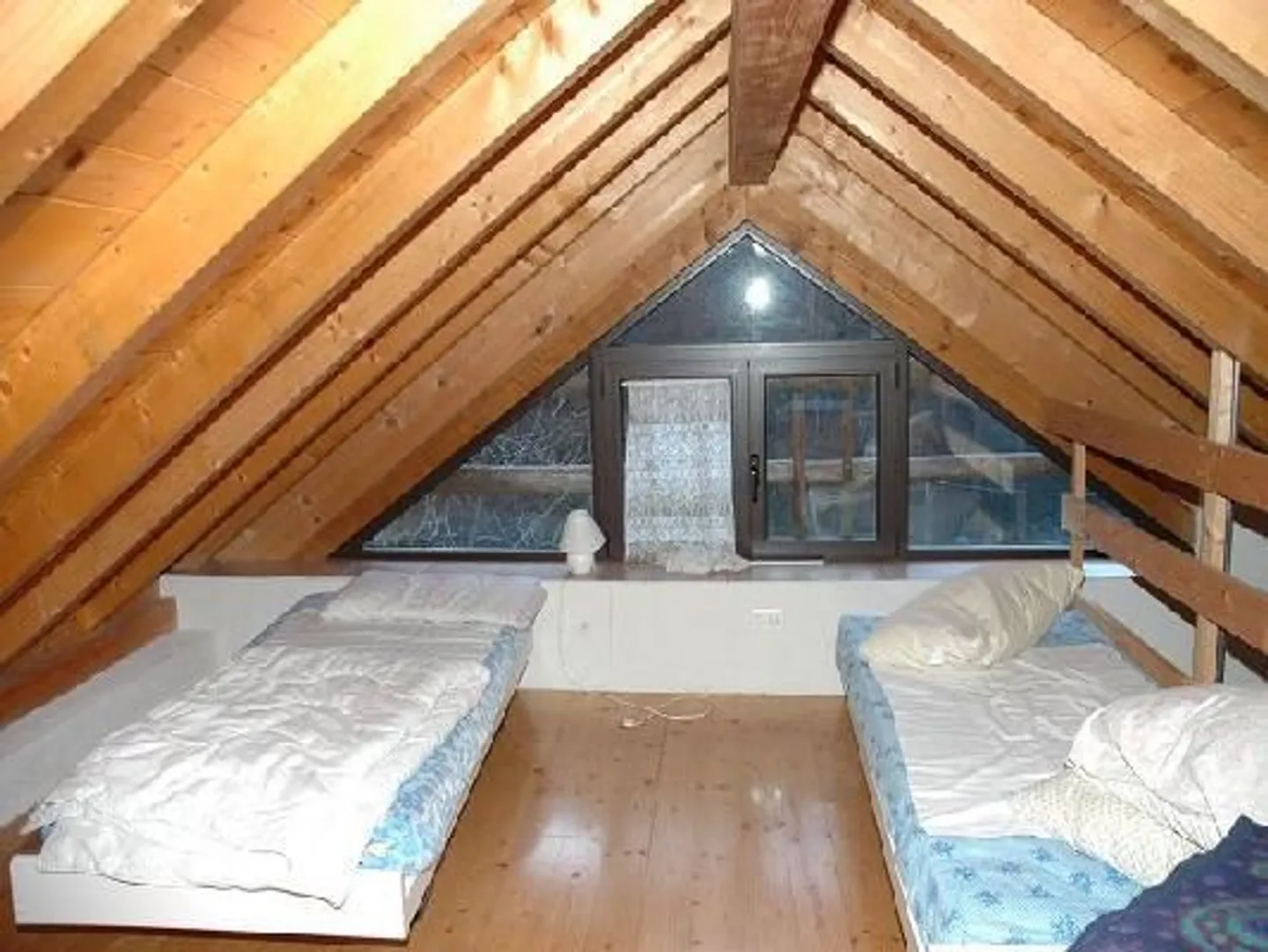 5-Room Rustic with Seating Area - Photo 3 of 7