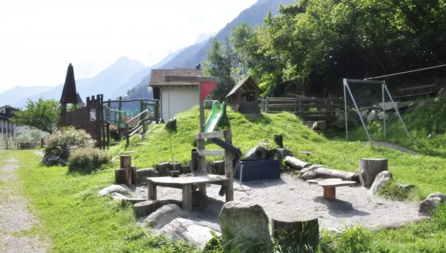 Charmante maison individuelle de 3,5 pièces avec potentiel dans un emplacement central de Gurtnellen - Photo 2 sur 13