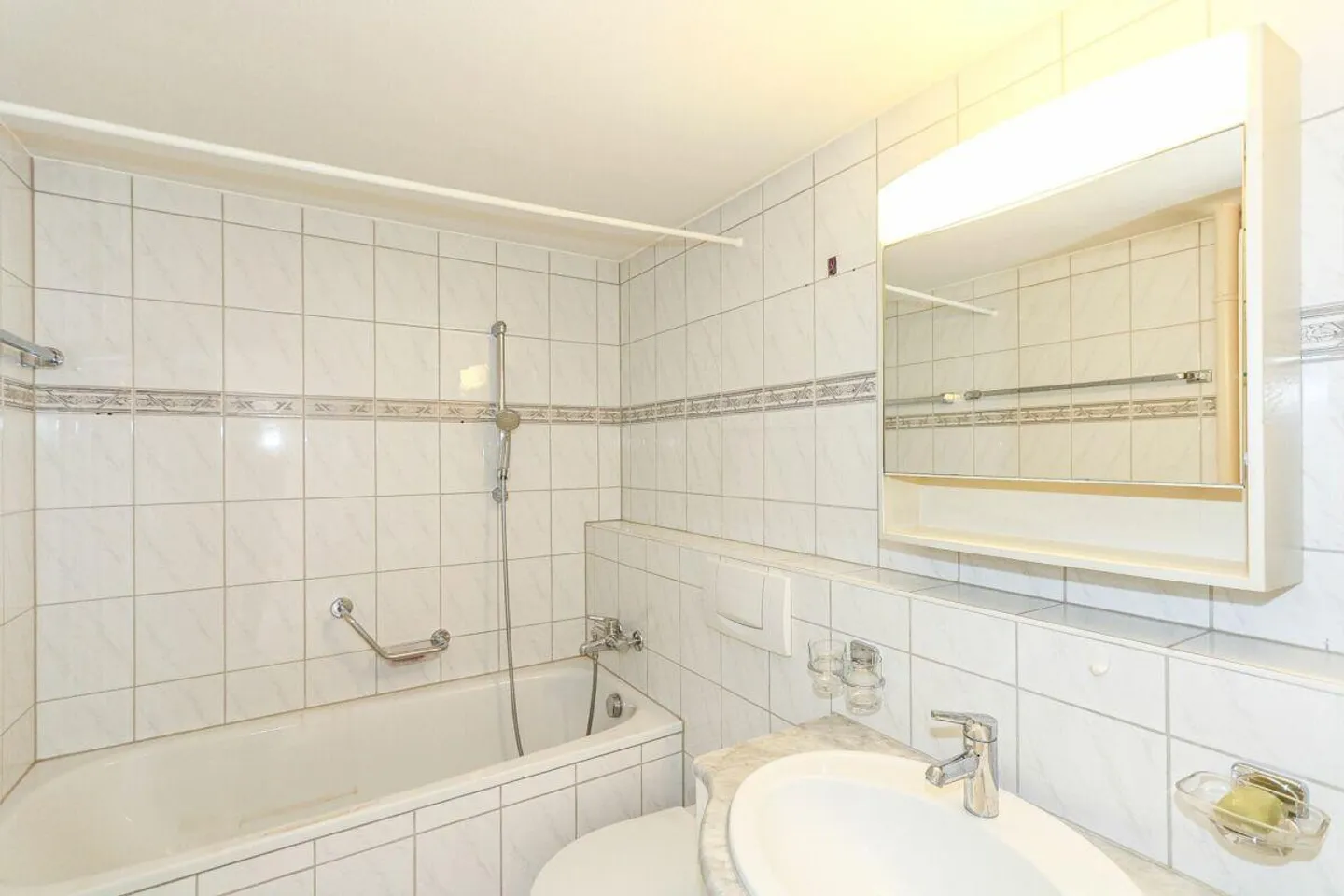 Charmante appartement 3 pièces avec place de parking près du parc St. Jakob - Photo 7 sur 11