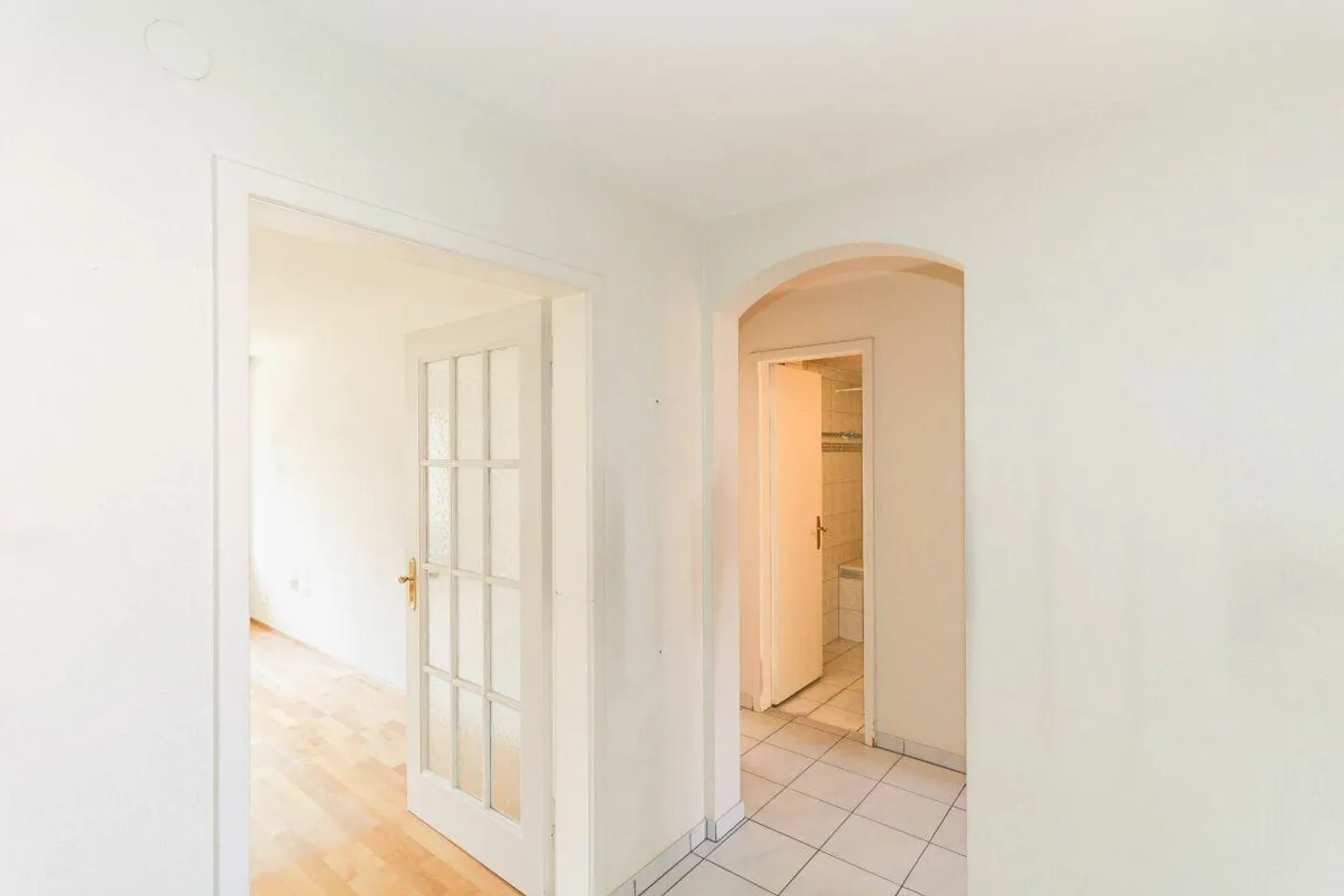 Charmante appartement 3 pièces avec place de parking près du parc St. Jakob - Photo 8 sur 11