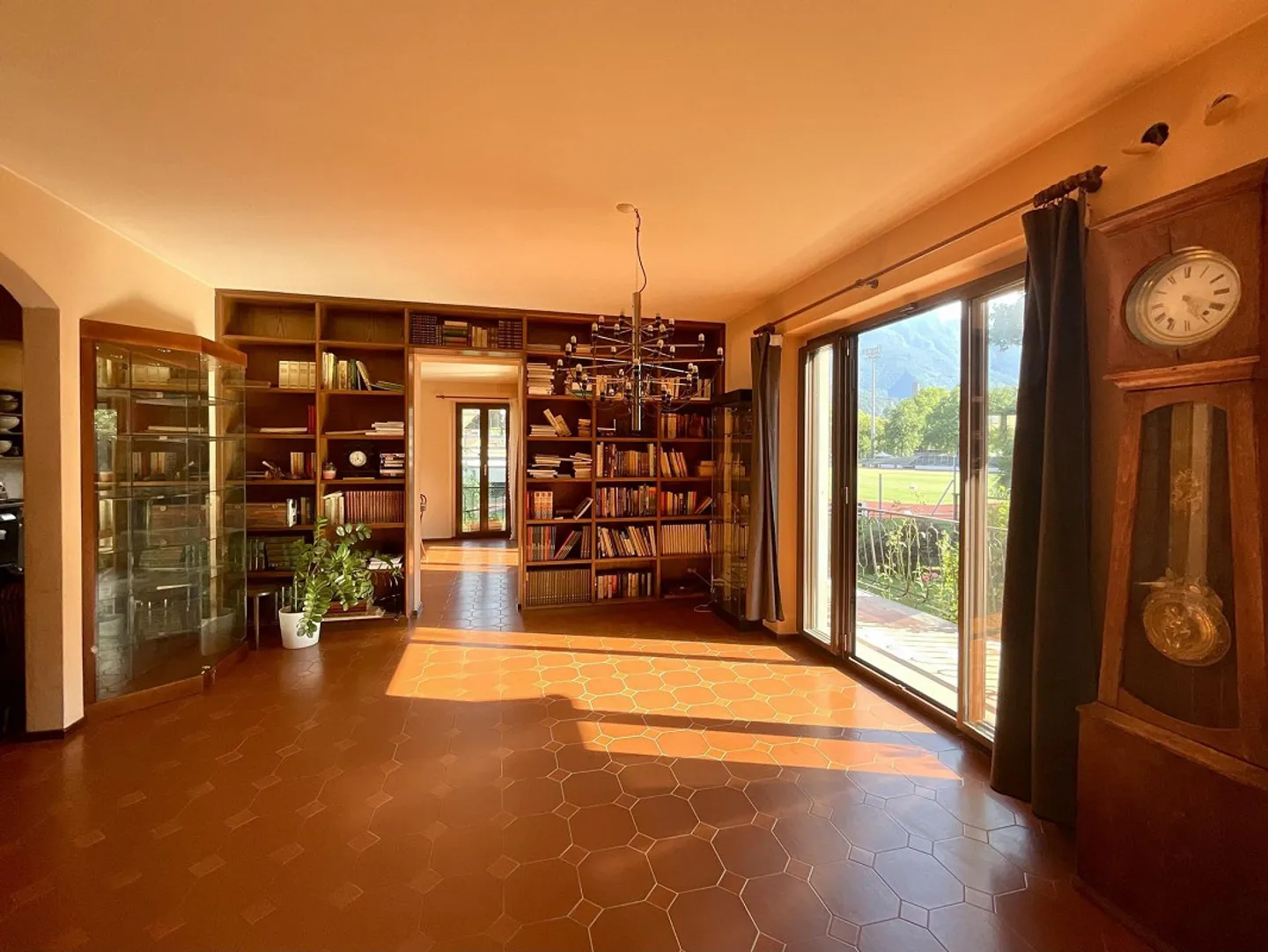 BELLINZONA - GERÄUMIGES EINFAMILIENHAUS IN ZENTRALER LAGE - Foto 2 von 10