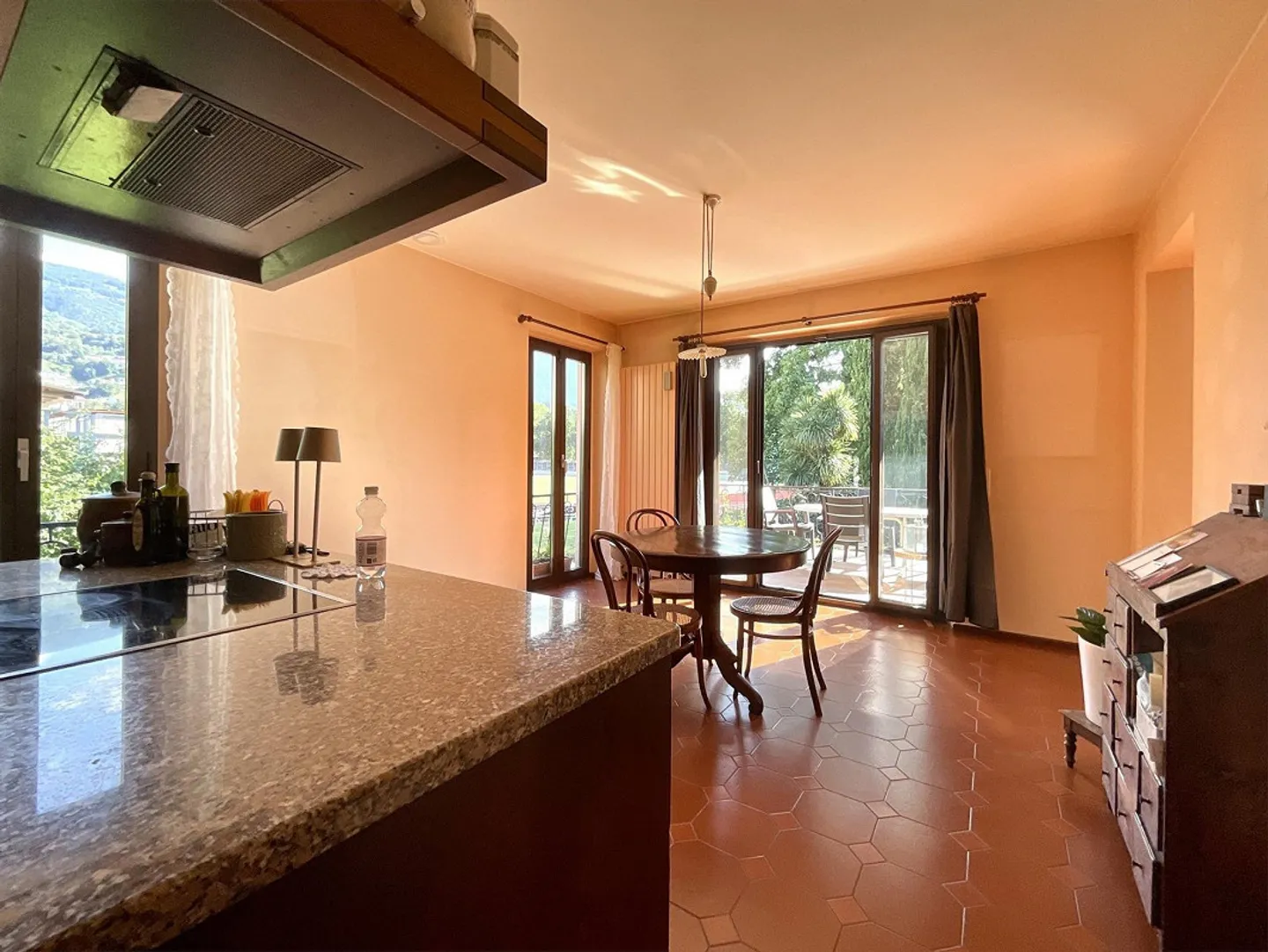 BELLINZONA - GERÄUMIGES EINFAMILIENHAUS IN ZENTRALER LAGE - Foto 5 von 10