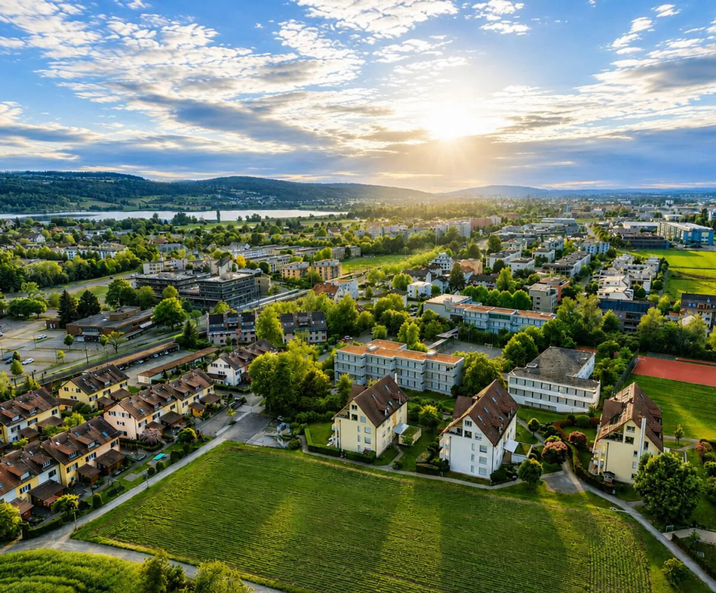 Qualité de vie pour toute la famille - central et proche de la nature - Photo 1 sur 14