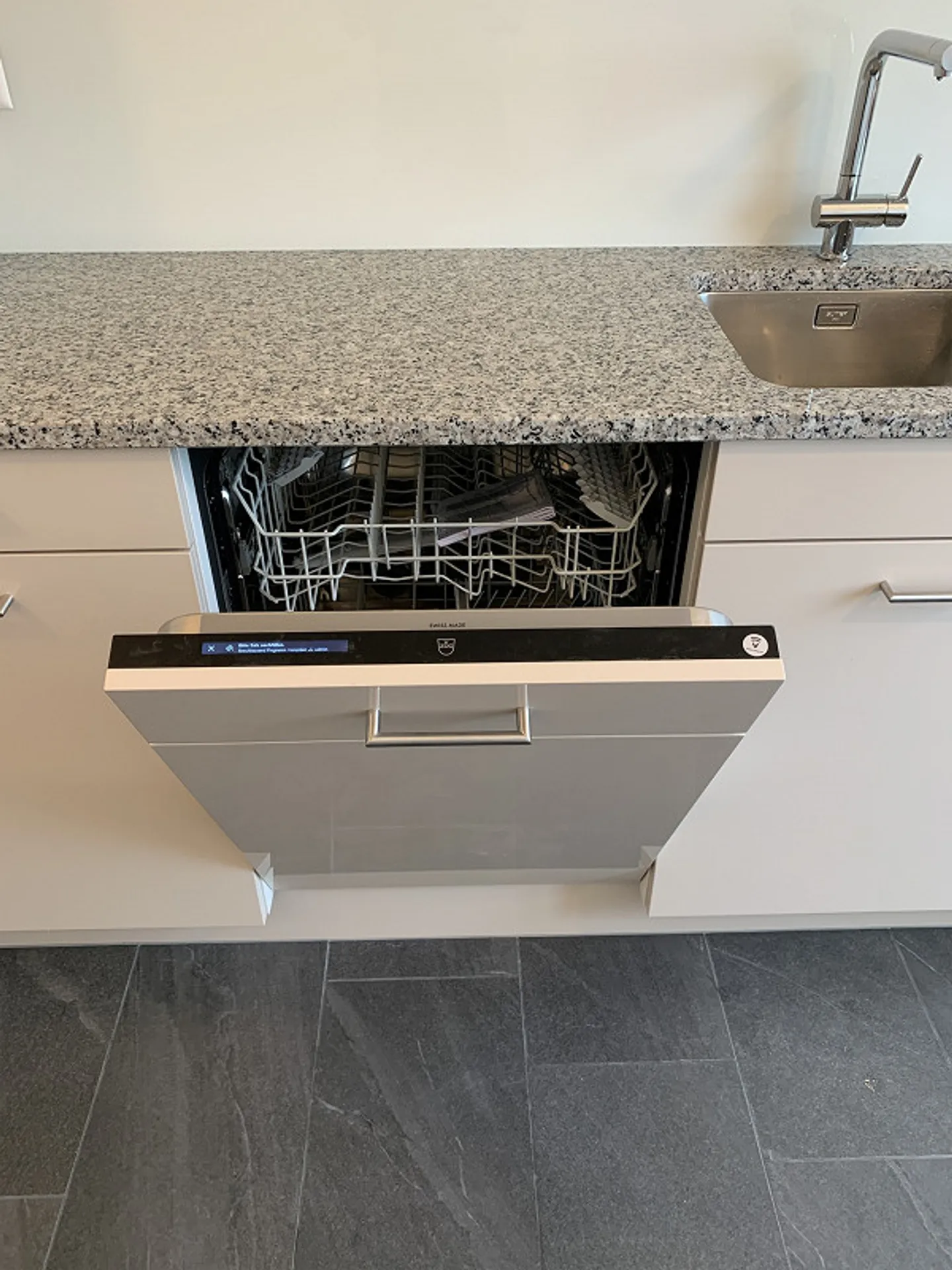 Appartement 3.5 pièces fraîchement rénové dans un emplacement calme et idyllique - Photo 3 sur 13