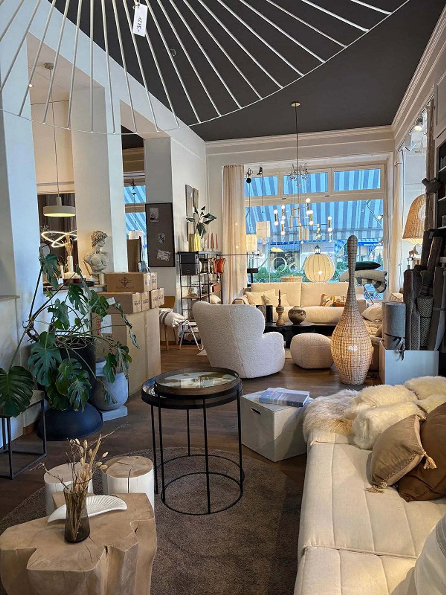 Einzigartiges Grosslokal auf zwei Etagen im Herzen von Biel - Photo 2 of 10