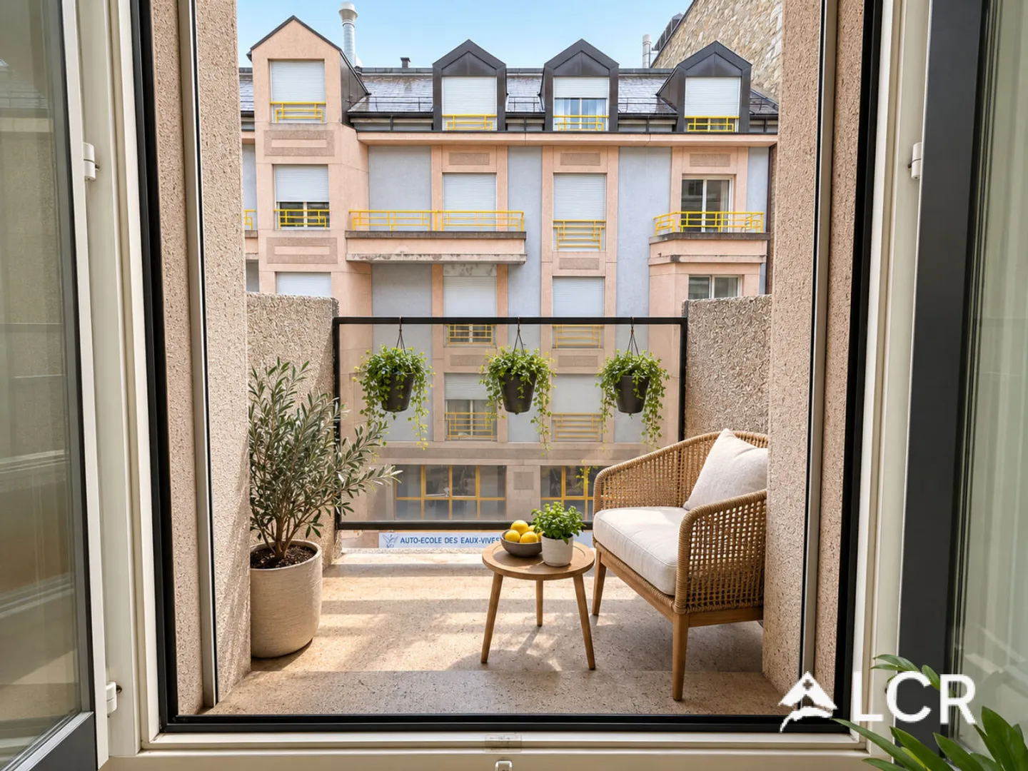Charming 4-Room Apartment in Geneva - Photo 3 of 7