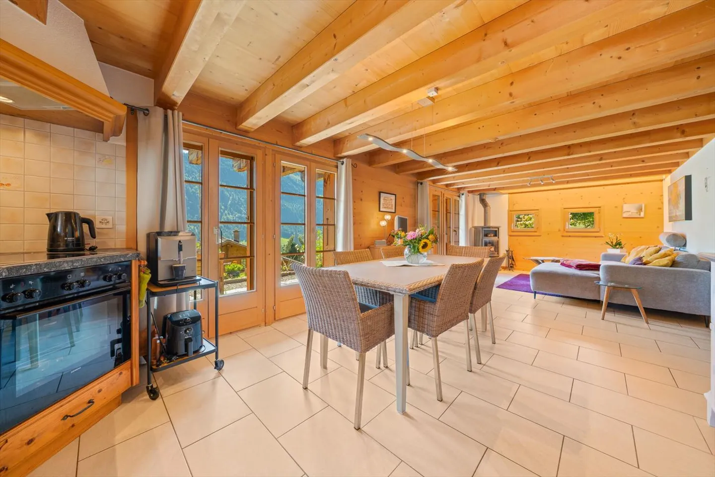 Chalet tradizionale con vista mozzafiato a Rossinière - Foto 5 di 12