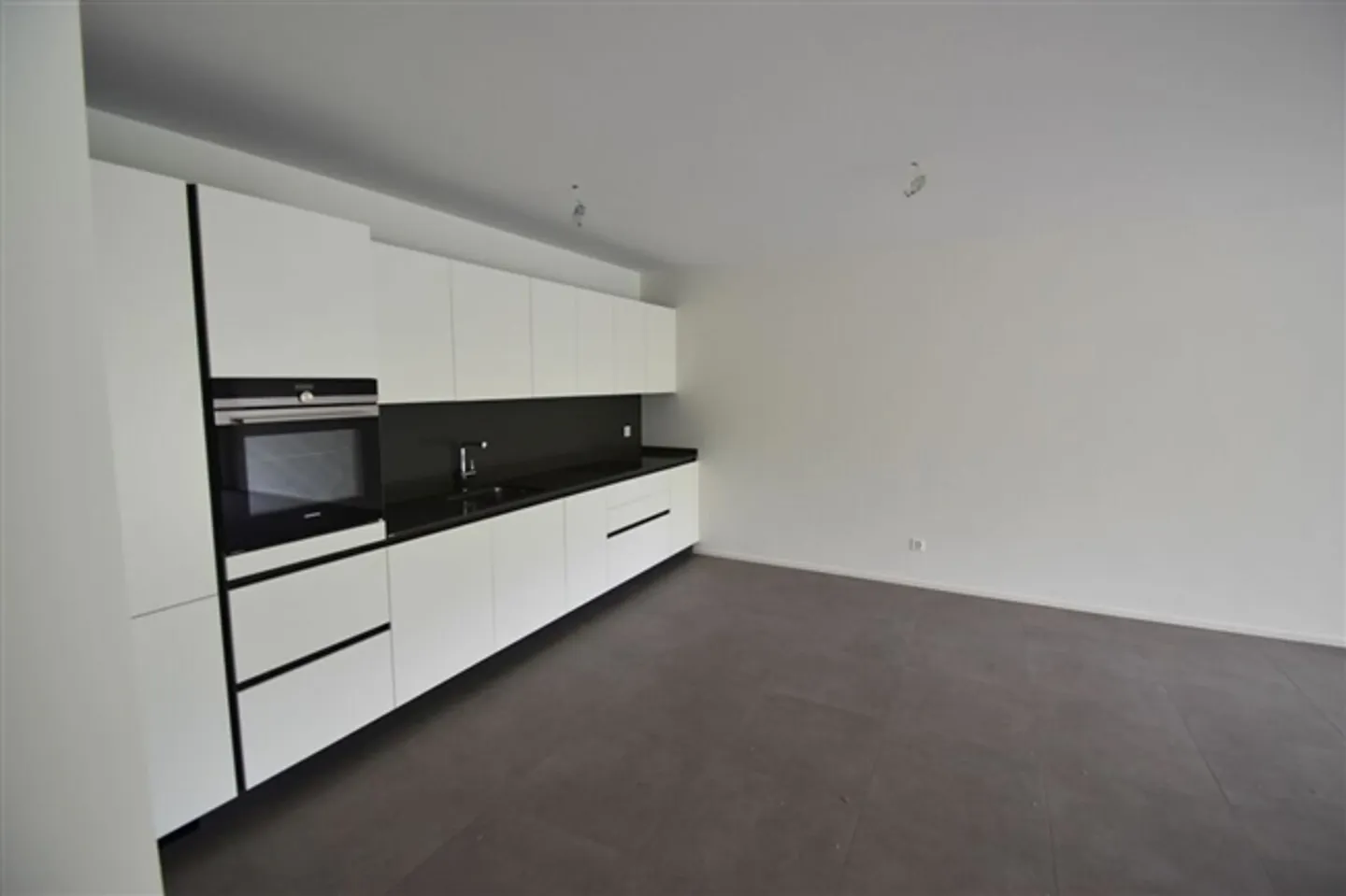 MONTEGGIO 3.5 | Loyer 1'400 | Dépenses 180 | Parking 100 - Photo 2 sur 11