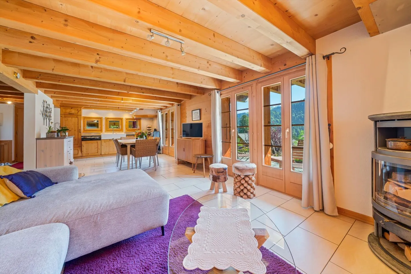 Chalet tradizionale con vista mozzafiato a Rossinière - Foto 3 di 12