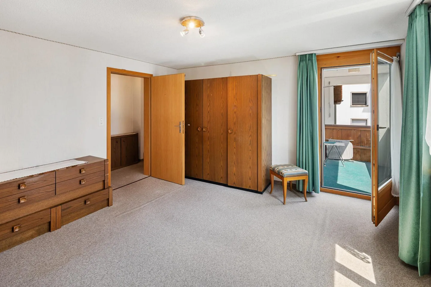 ECKHAUS MIT VIEL PLATZ, GARTEN UND DREI STELLPLÄTZEN - Foto 7 di 32