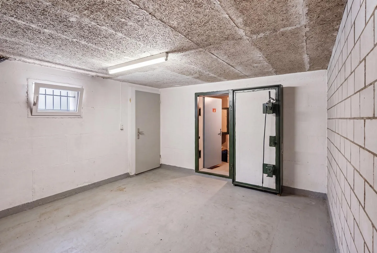 ECKHAUS MIT VIEL PLATZ, GARTEN UND DREI STELLPLÄTZEN - Foto 16 di 32