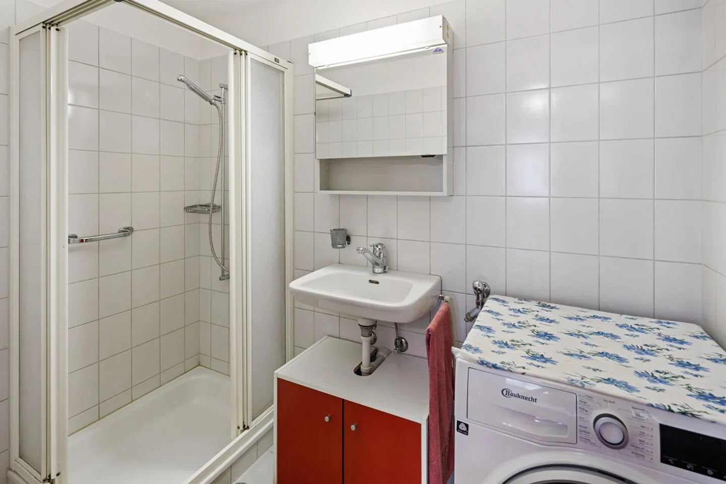 ECKHAUS MIT VIEL PLATZ, GARTEN UND DREI STELLPLÄTZEN - Foto 13 di 32