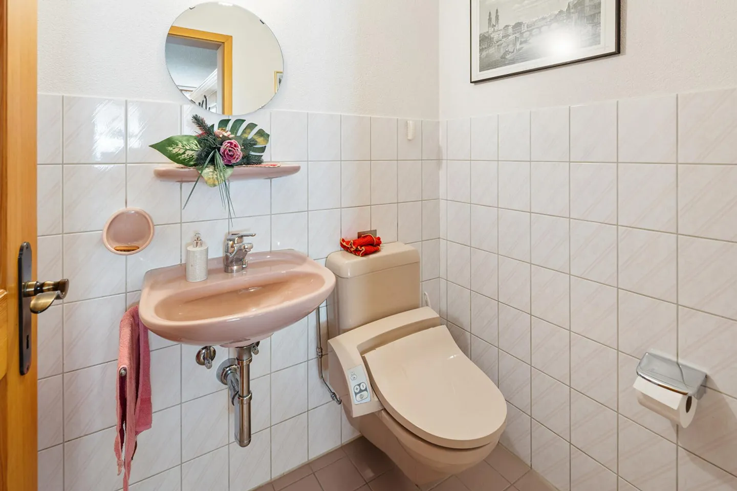 ECKHAUS MIT VIEL PLATZ, GARTEN UND DREI STELLPLÄTZEN - Foto 14 di 32