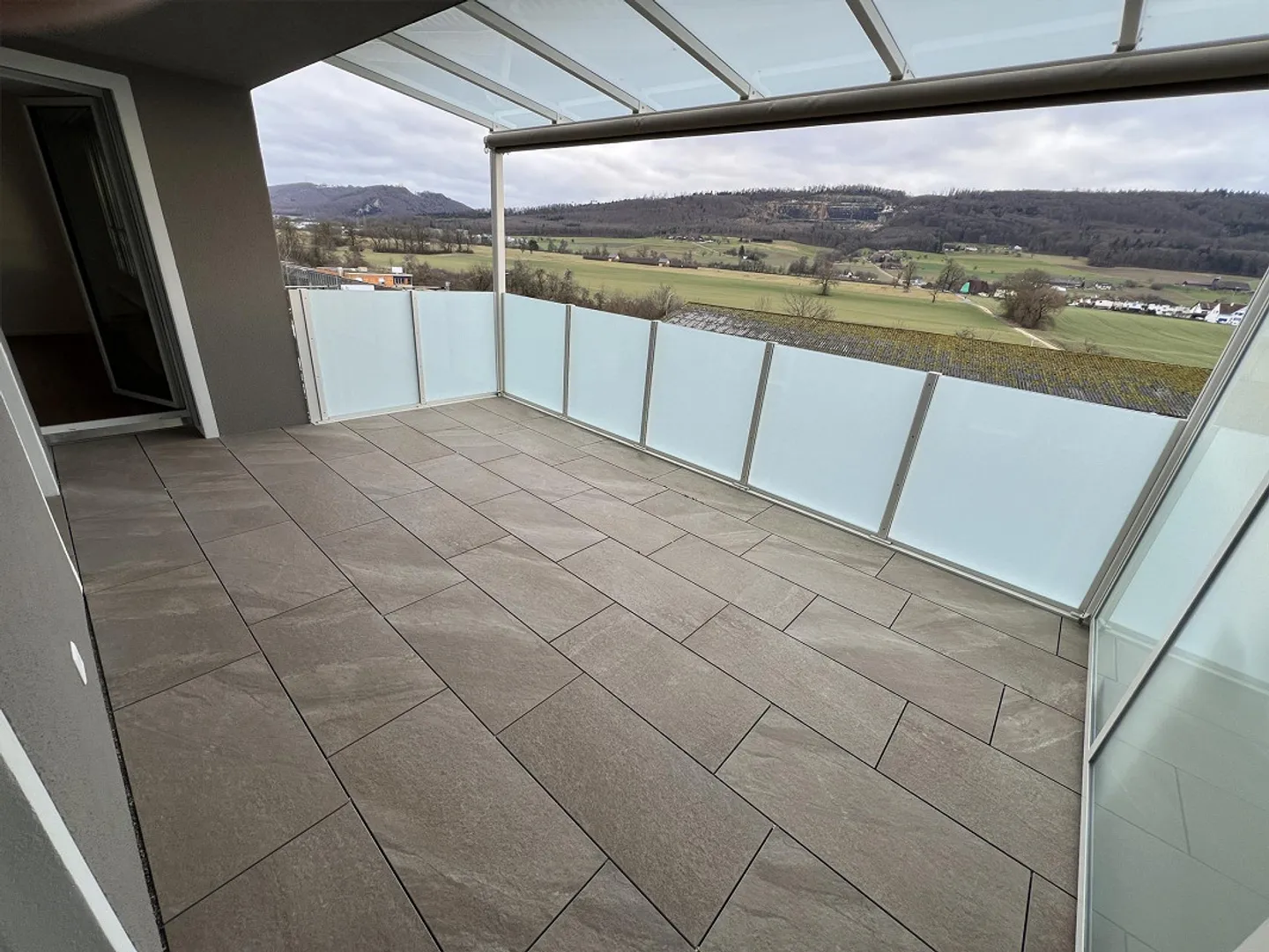 Très moderne, appartement fraîchement rénové avec beaucoup de luxe - Photo 7 sur 8