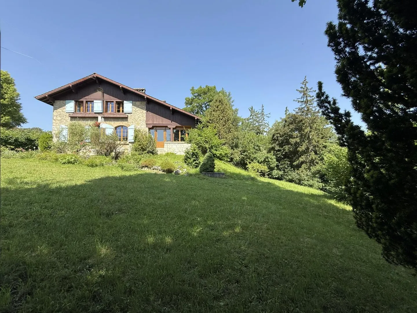7-room House - Photo 1 of 19